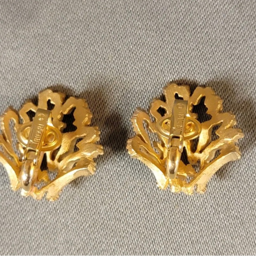 Trifari Gold toned Coral Clip Earrings - Picture 2 of 2